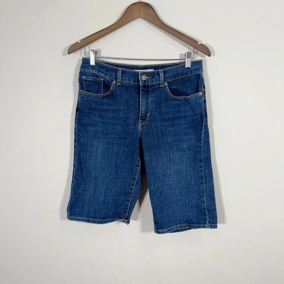 Levi’s Bermuda Shorts - Picture 3 of 9